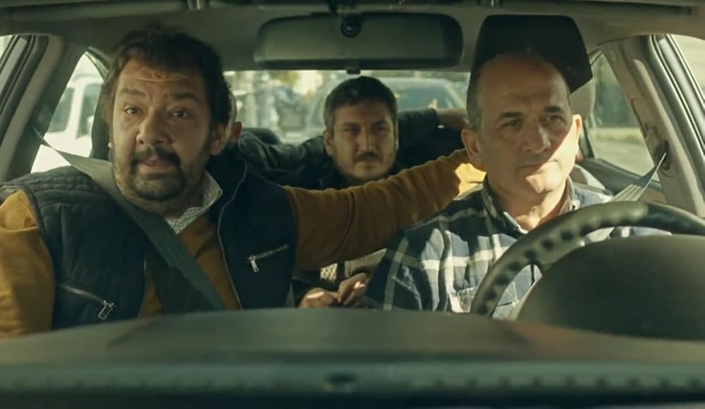 İki İçi Dışı Bir Kişi